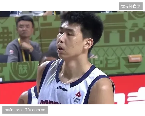 南京队赛季中签下著名说唱歌手J.Cole，后者仅出战一场比赛，5投0中。
